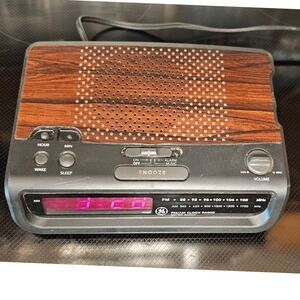 GE Vintage AM/FM Clock Radio Wood Grain Digital LED Display 7-4613A